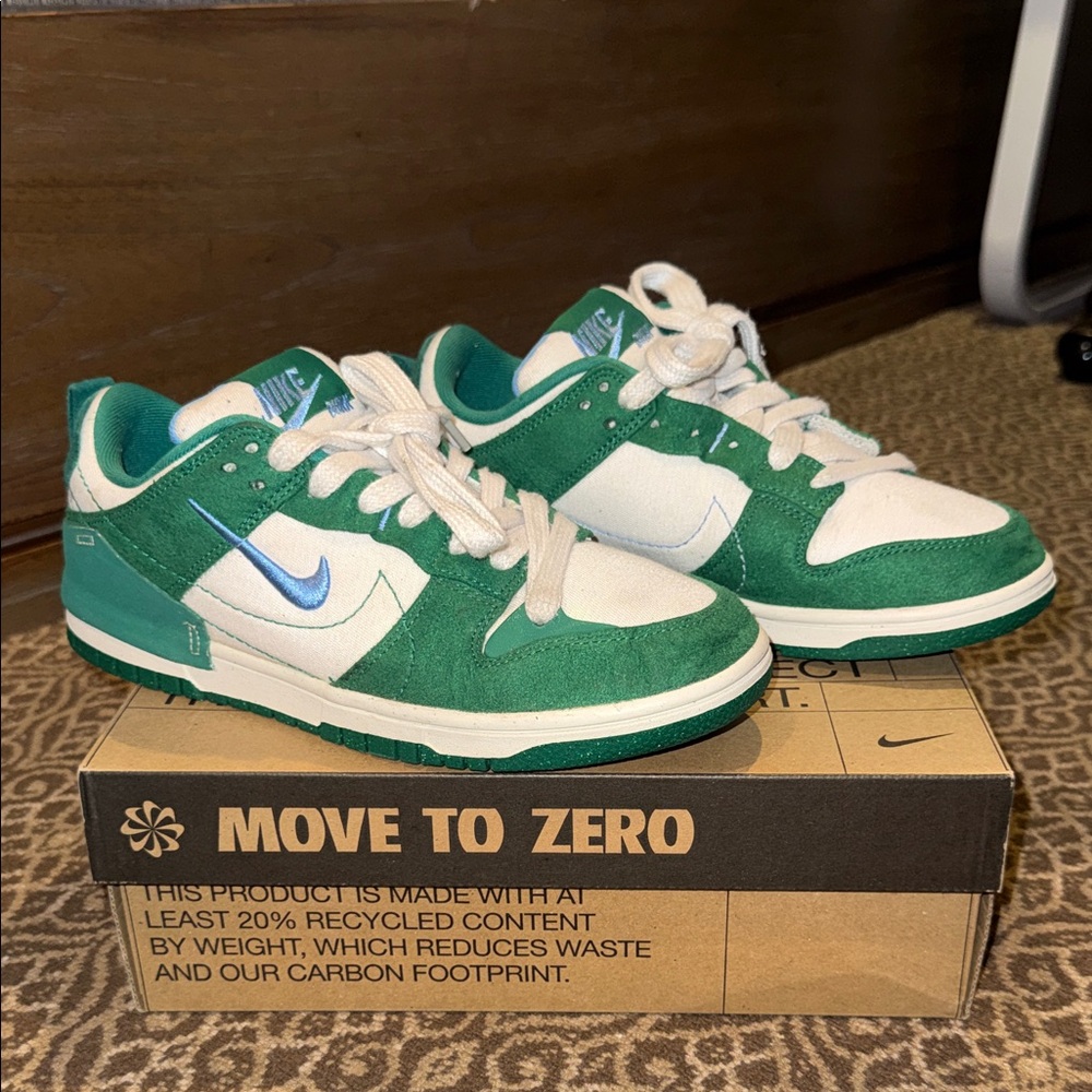 W Nike Dunk Low Disrupt 2. (Men Size 7 US and Women Size 8.5 US). Few blemishes.